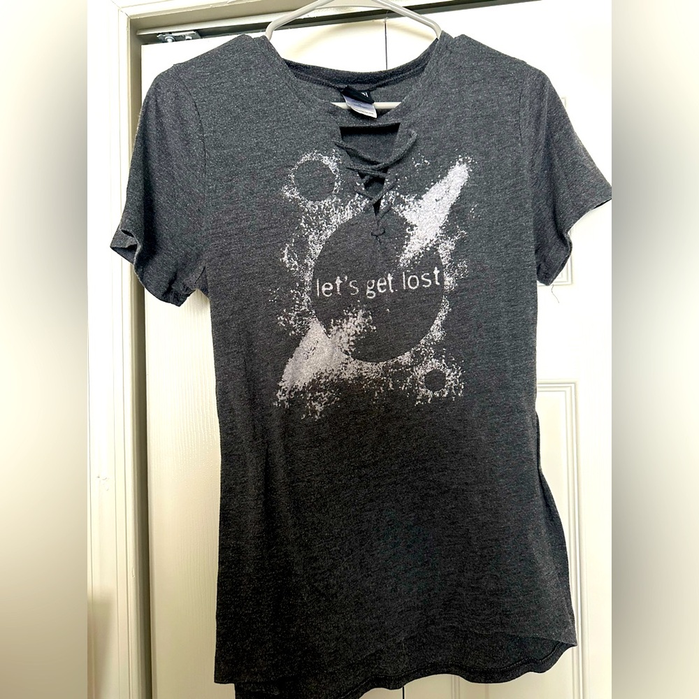 Grey tee
